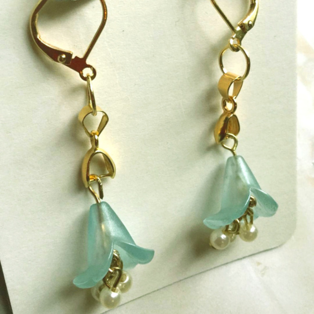 HOST PICK 🎉18K GP Cinderella Blue Rose Earrings - Picture 4 of 5